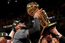 英雄联盟总决赛2025-詹姆斯连续第四场比赛得分破三十