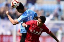 英雄联盟总决赛-重庆力帆主场击败深圳佳兆业，夺得胜利