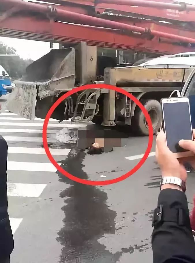 包含紧张角逐中传出赛场意外，吓得在场所有人的词条