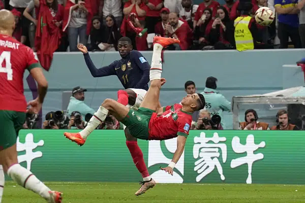 一场胜利改写历史，球员拼尽全力