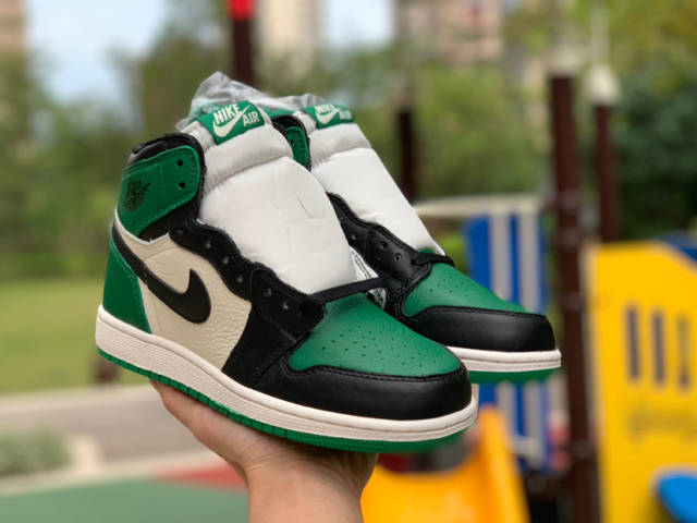 绿黑队伍在比赛中斩获胜利，一路领先的简单介绍