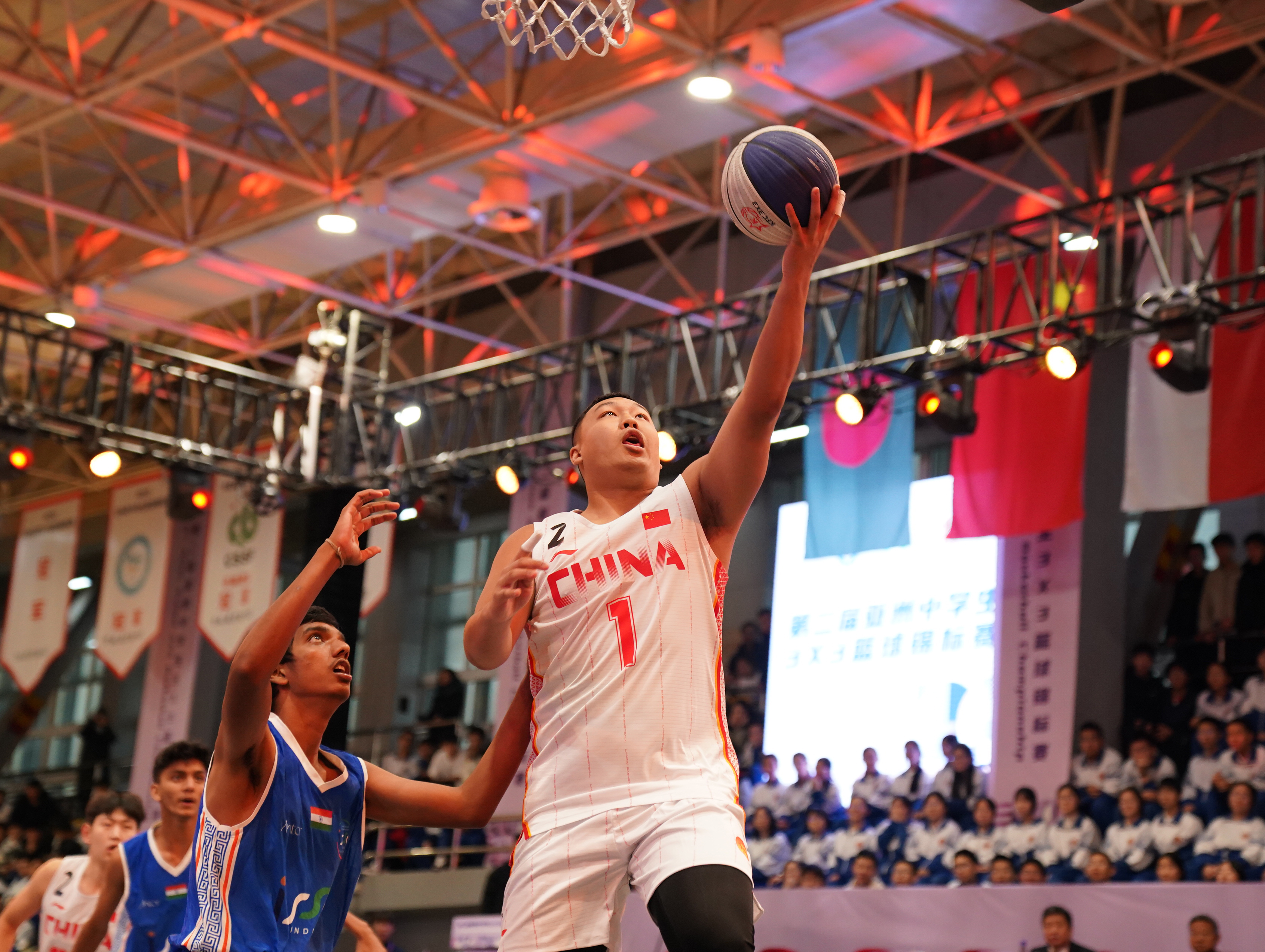 亚洲球队在国际篮球联赛中创造佳绩