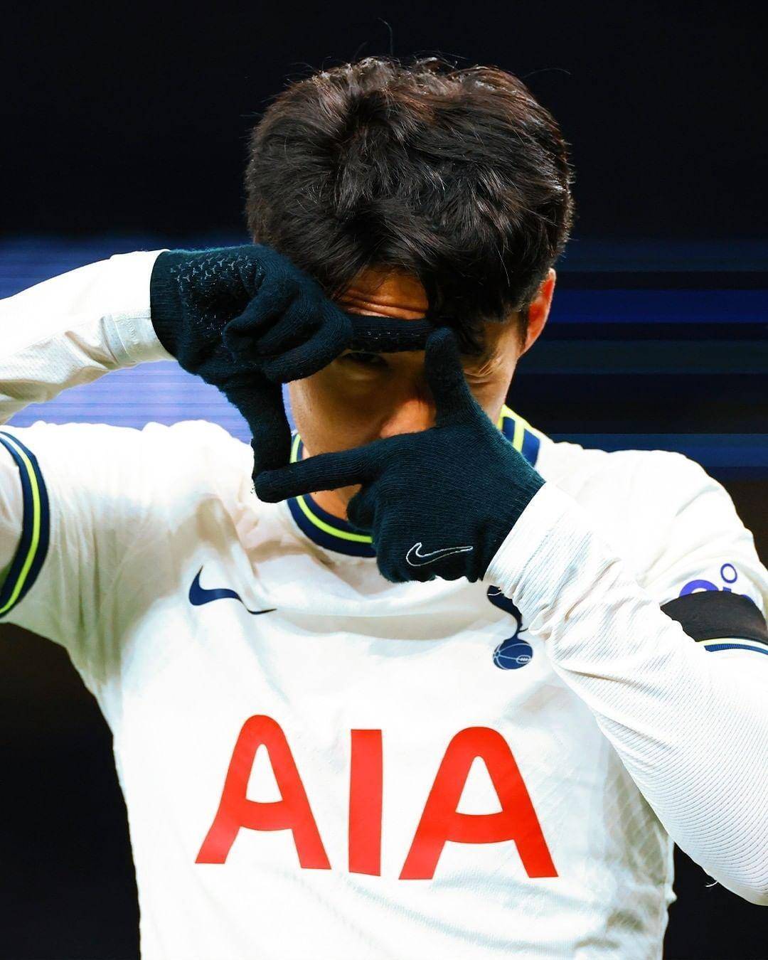 包含热刺核心球员冷静应对质疑，信心不减的词条