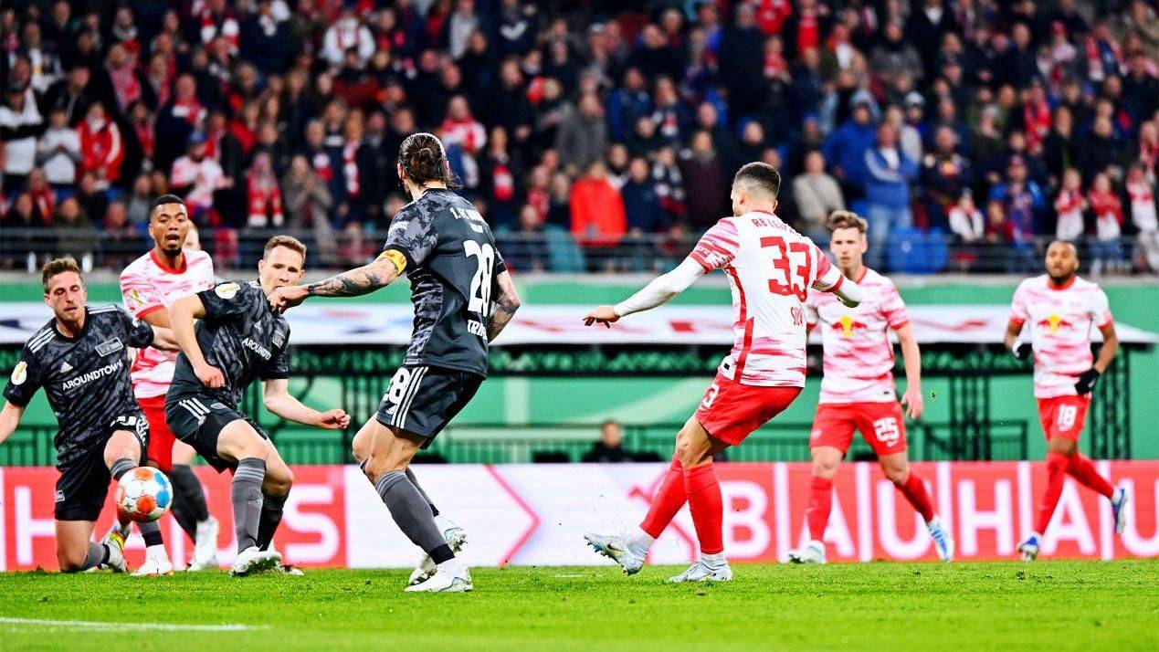 拜仁慕尼黑主场逼平强敌,领先优势稳固的简单介绍 拜仁慕尼黑主场逼平强敌,领先优势稳固的简单介绍