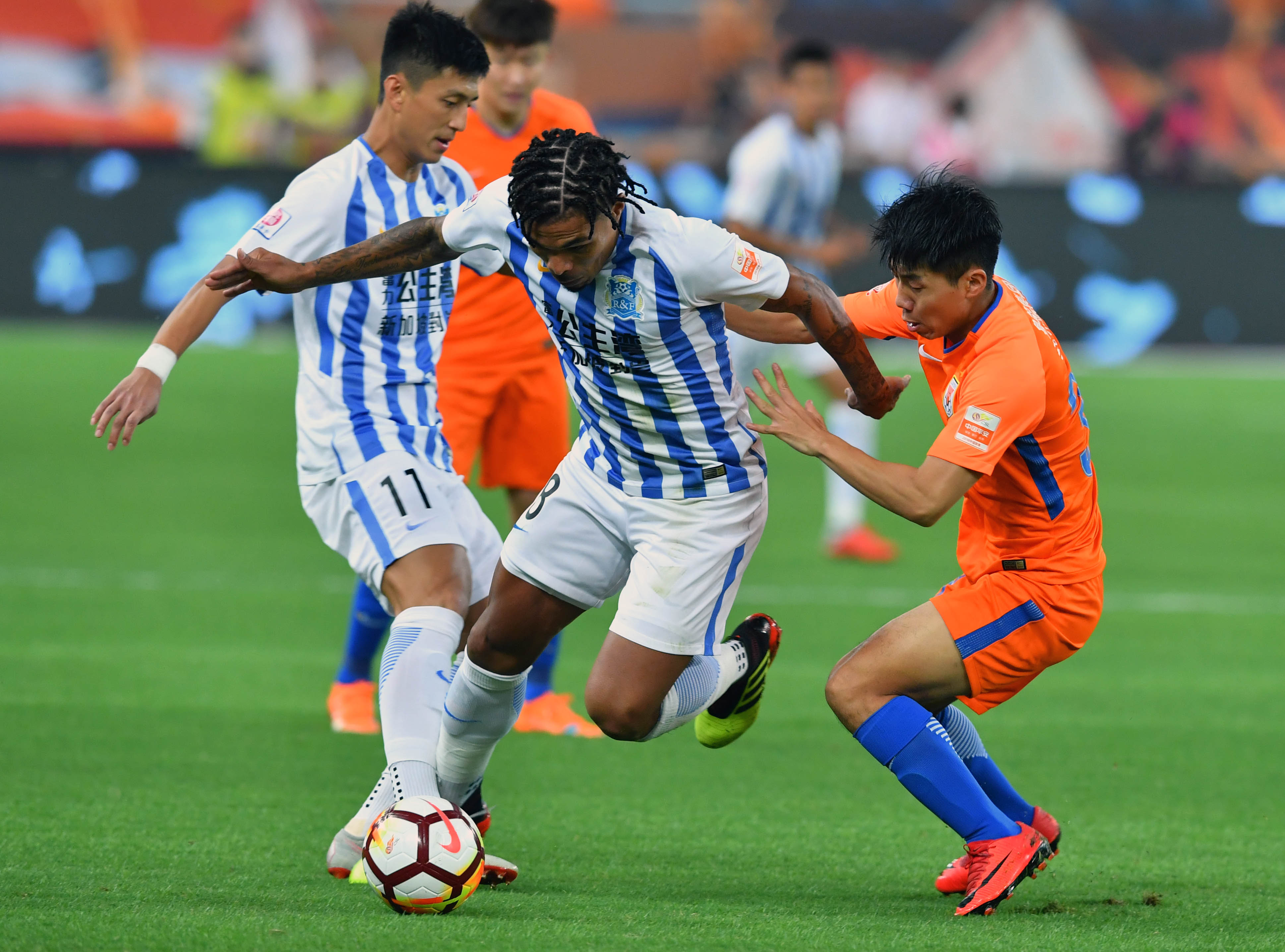 包含广州富力有望在主场击败天津泰达，获胜在望！的词条