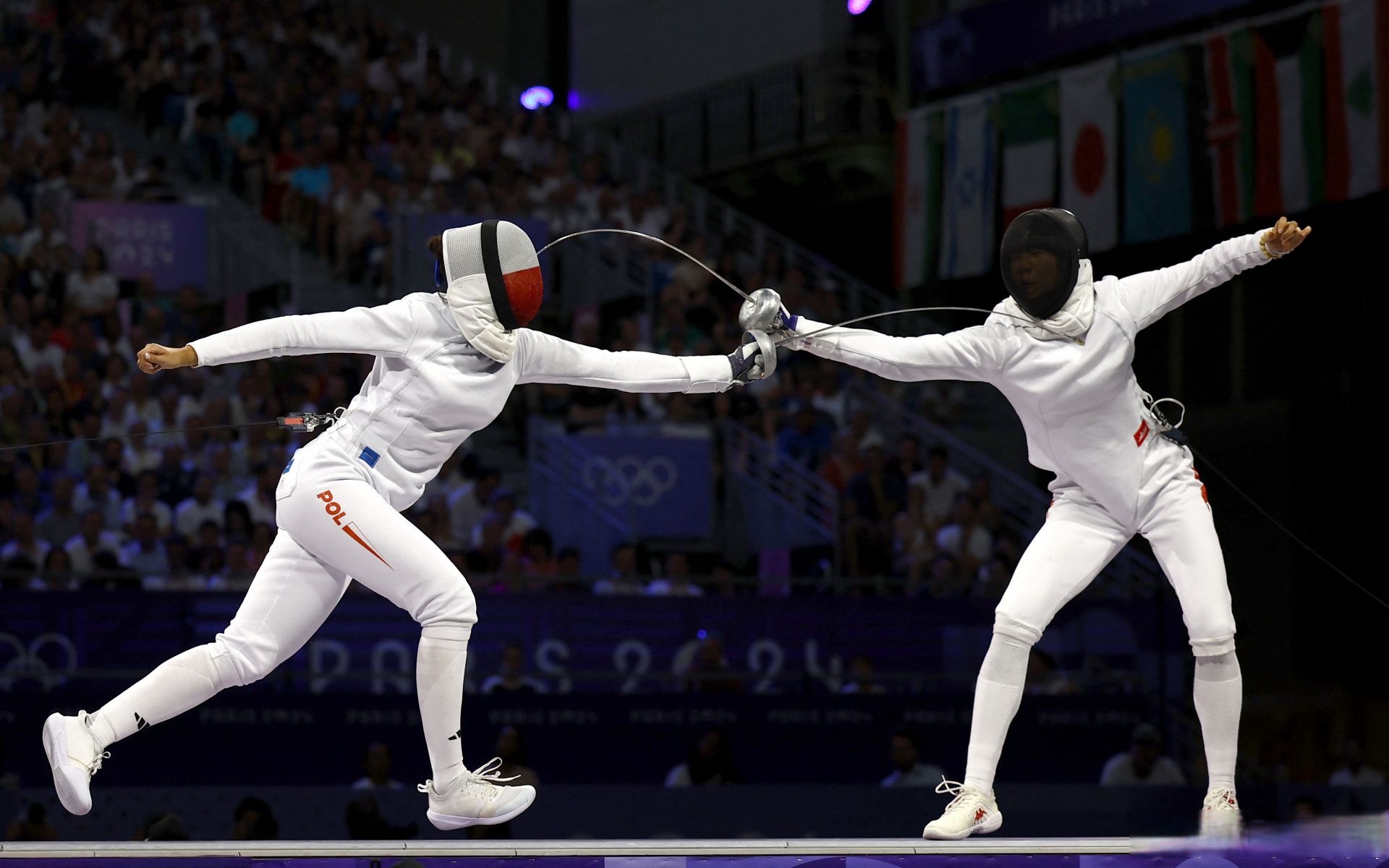 塞尔维亚击败对手，获得击剑比赛冠军