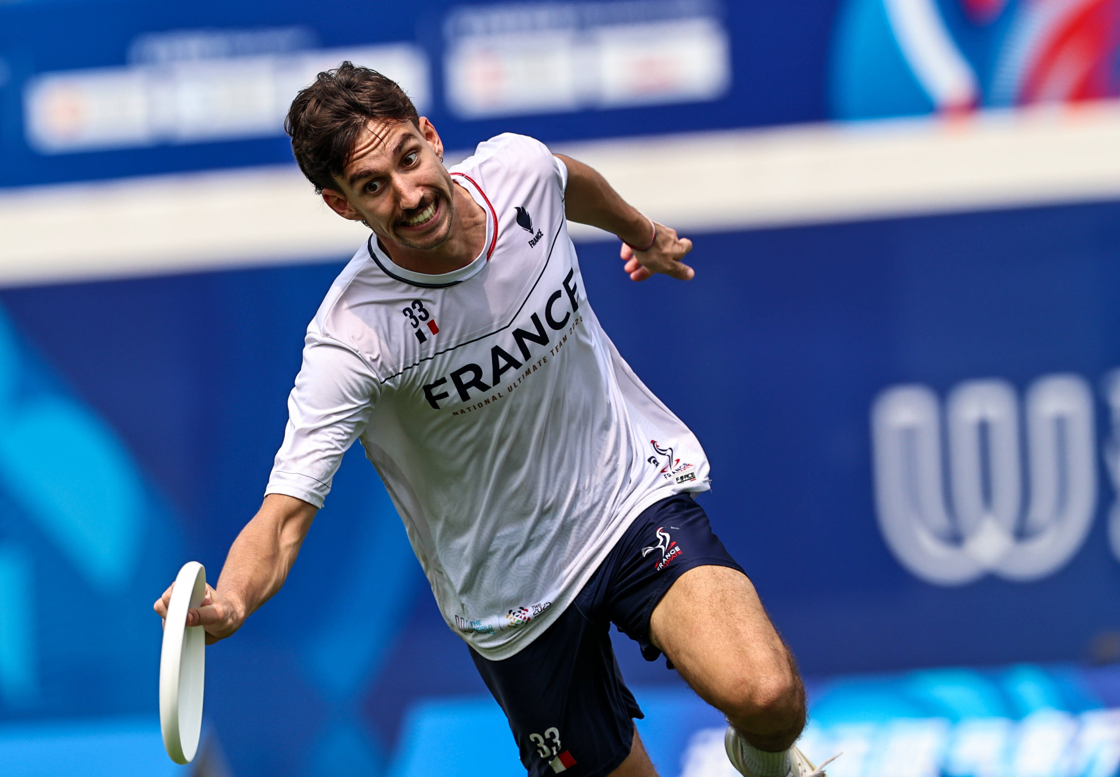 法国举重选手在决赛中斩获铜牌