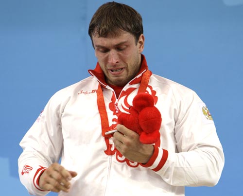 法国举重选手在决赛中斩获铜牌