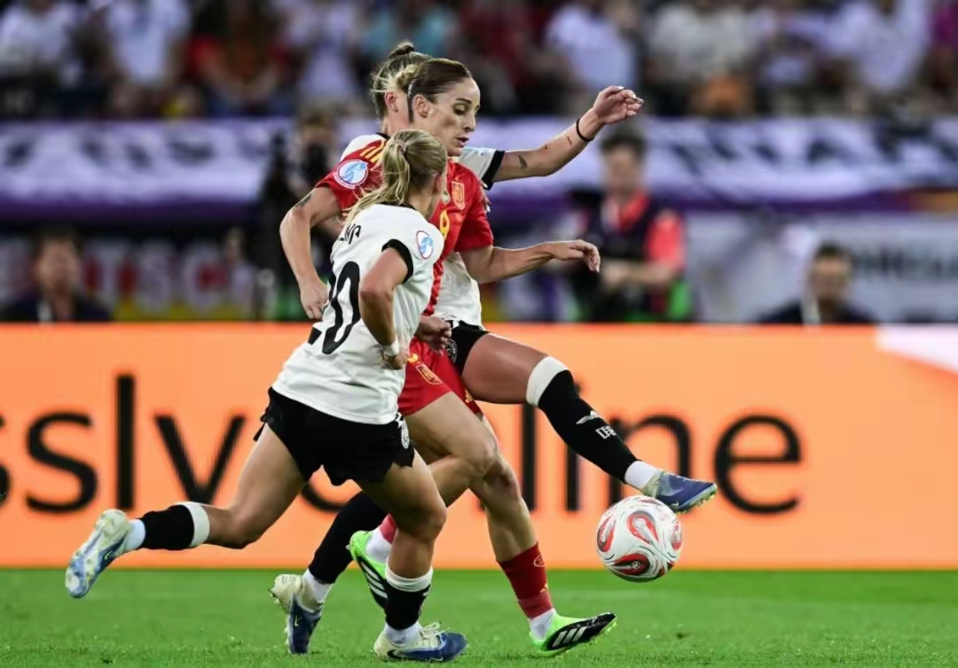 法国女足队进攻势不可挡,豪取比赛胜利! 法国女足队进攻势不可挡,豪取比赛胜利!