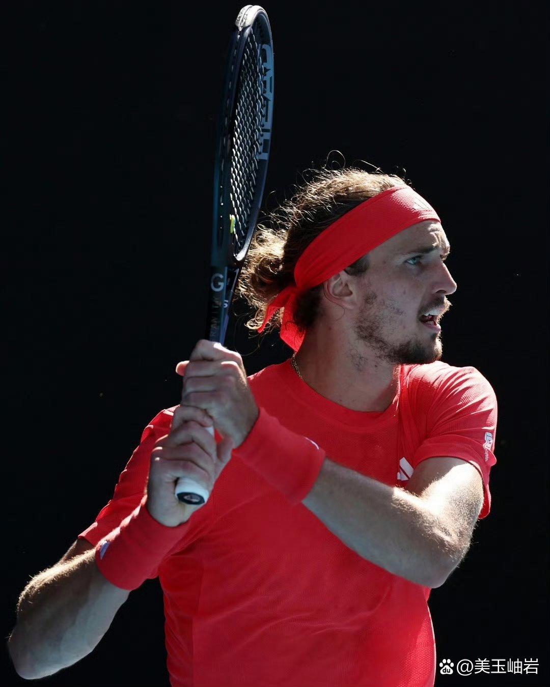 法网碾压澳网，兹维列夫点燃赛场