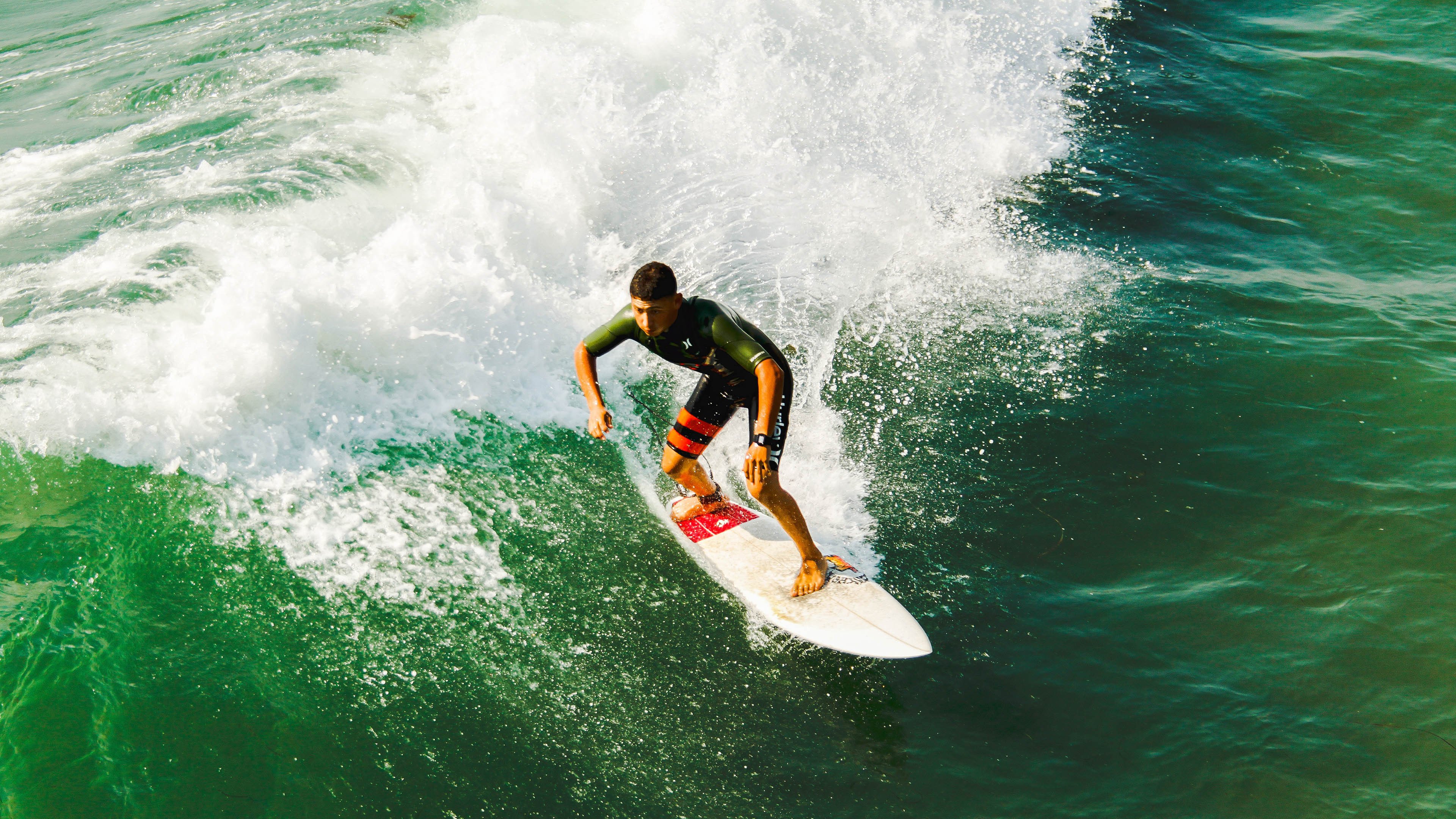 世界排名争夺战焦点战,奇才连续得分狂潮压制广东队